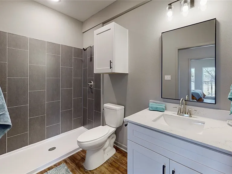 101 W 33rd St #104 — Photo 7