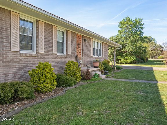 3rd image of 381 Sunset Dr