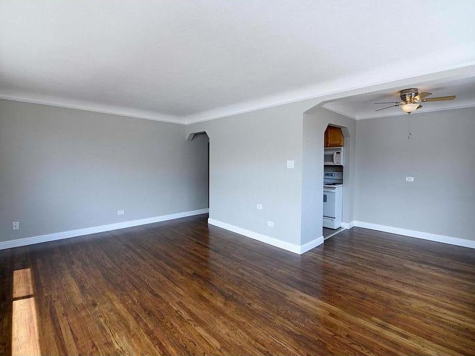 Open and spacious dining and living room