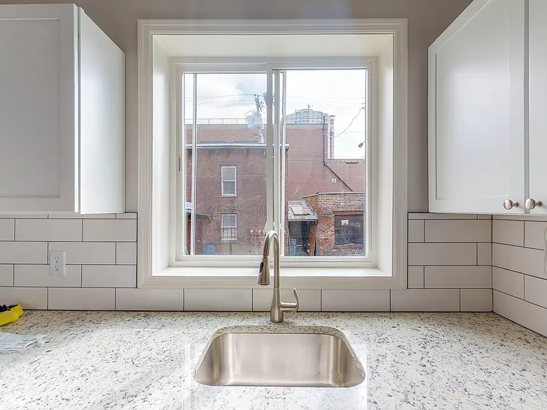 2174 5th Ave #1R — Photo 3