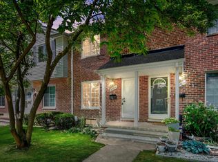 23006 Gary Ln, Saint Clair Shores, MI