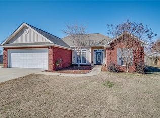 105 Taxi Ct, Deatsville, AL 36022