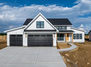 7131 Black Oak Dr, Bettendorf, IA 52722