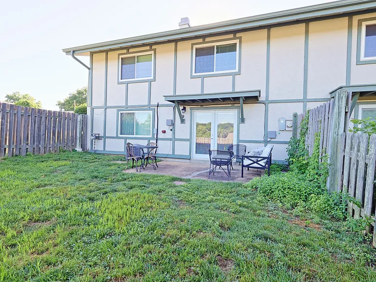 975 Barbizon Dr — Photo 30