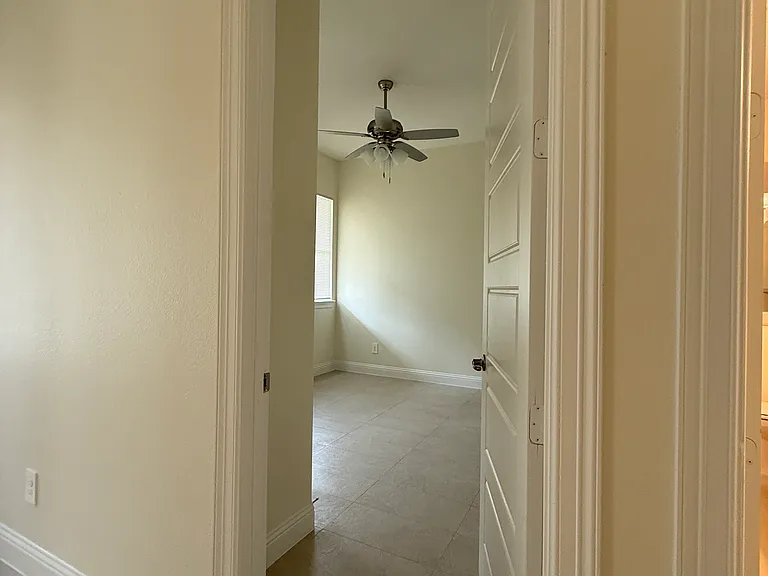 917 E Tucker St — Photo 9