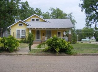 900 N 6th St, Ballinger, TX 76821