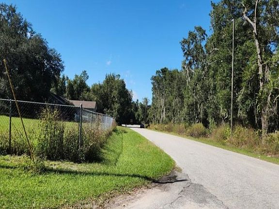 Exterior Neighborhood (street photo)