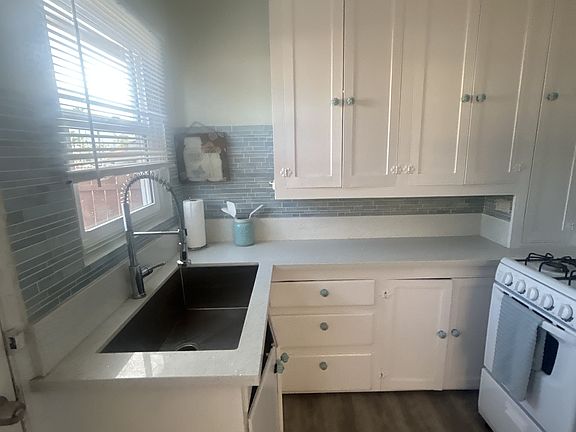 5th image of 407 W San Ysidro Blvd