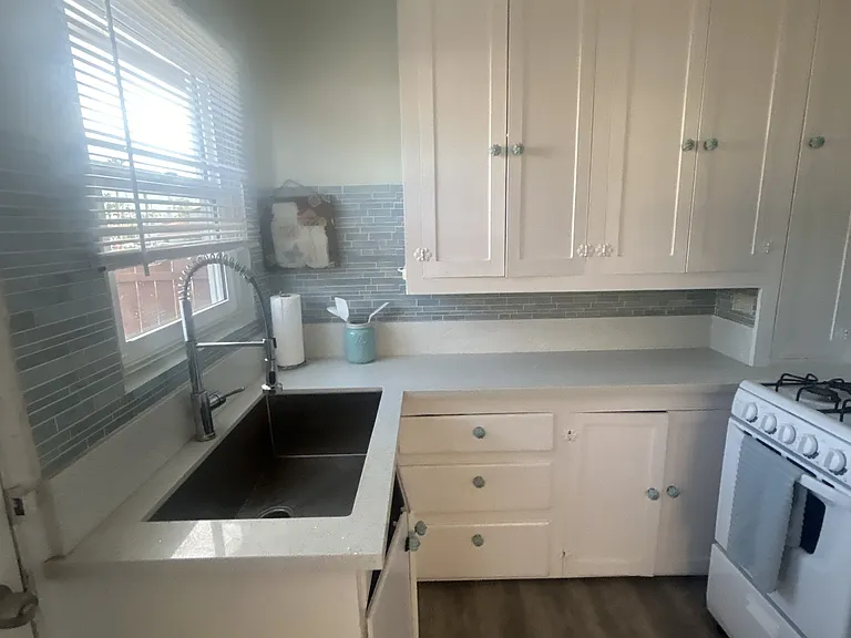 407 W San Ysidro Blvd W — Photo 6