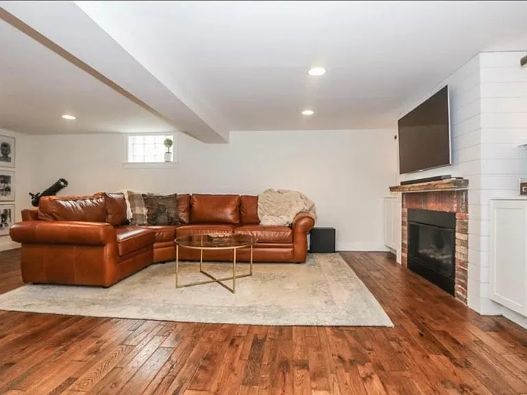 3868 Belmont St — Photo 13
