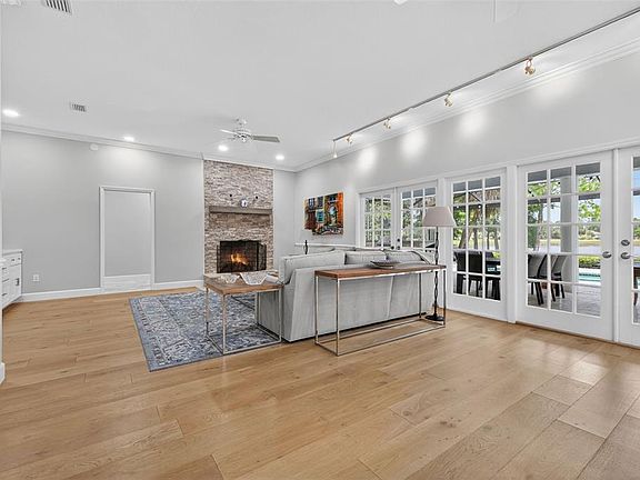 4th image of 4121 Highland Park Cir