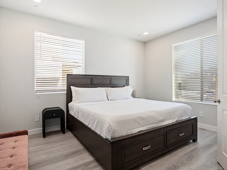 Bedroom 7 features a Queen-sized Bed.