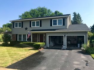 103 W Berkley Dr, Arlington Heights, IL 60004