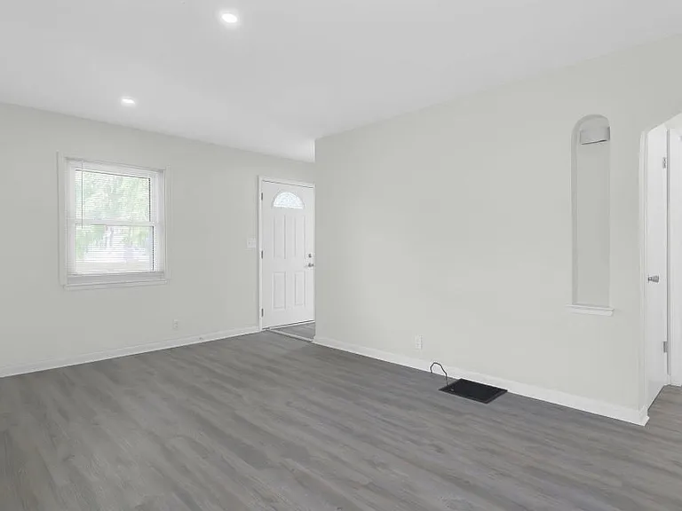 803 E Deshler Ave — Photo 5