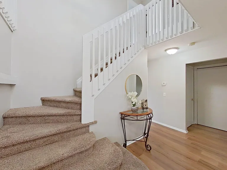 1477 Fairfax Dr — Photo 16