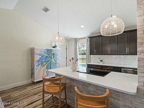 3rd image of 3532 Egret Dr