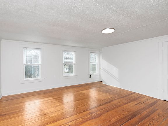 4th image of 15 Virginia Ave APT 2