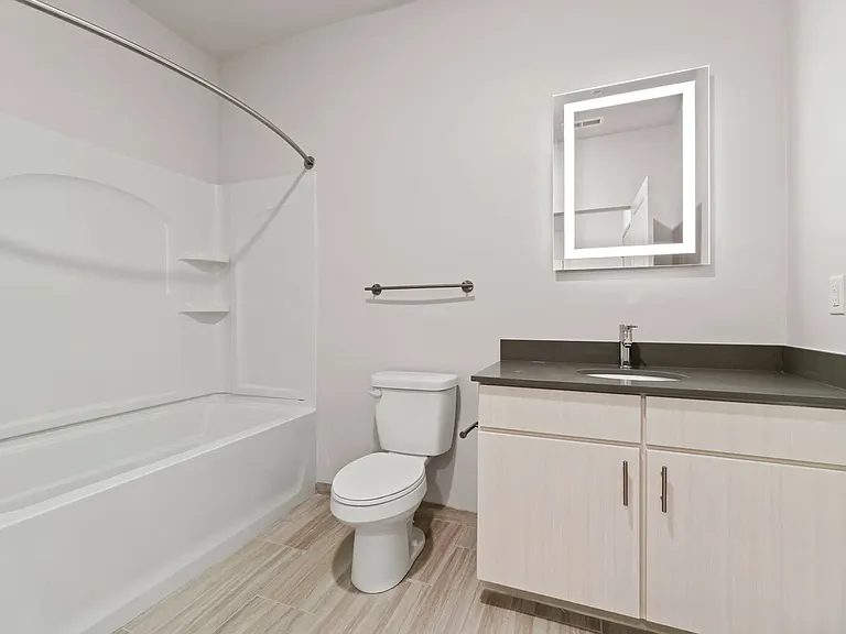 Metropolis Apartments — Photo 13