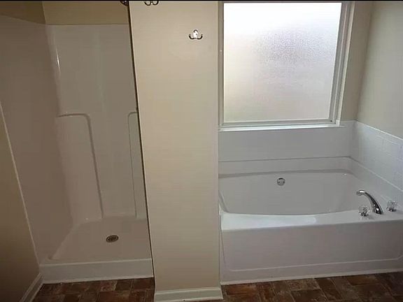2nd image of 3019 Meadow Point Dr