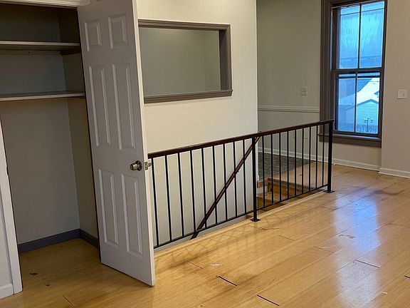 4th image of 300 Hawley Ave #4