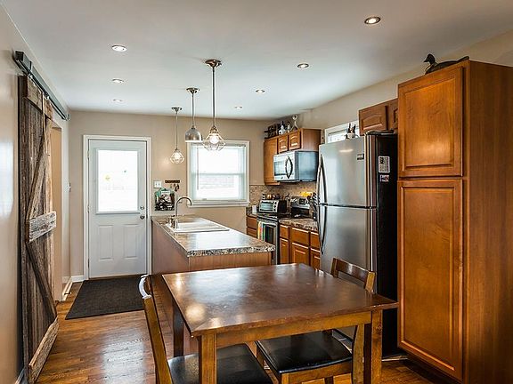 5th image of 307 Creekview Dr