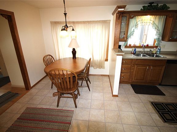 4th image of 409 Avalon Dr