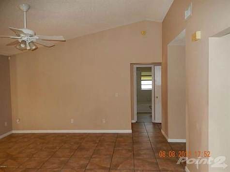 1072 Essen Living Area View 2