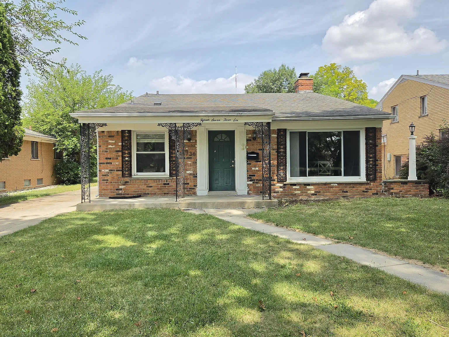 4 bed, 1933 sqft, $2,100 — Photo 1