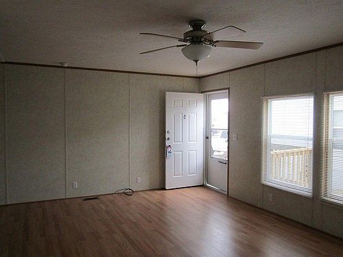 4th image of 387 Bridlewood Dr
