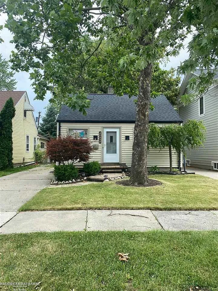 2 bed, 1.0 bath, 896 sqft, $1,500 — Photo 1