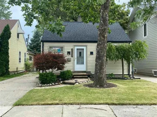 20859 Hampton Rd, Harper Woods, MI 48225