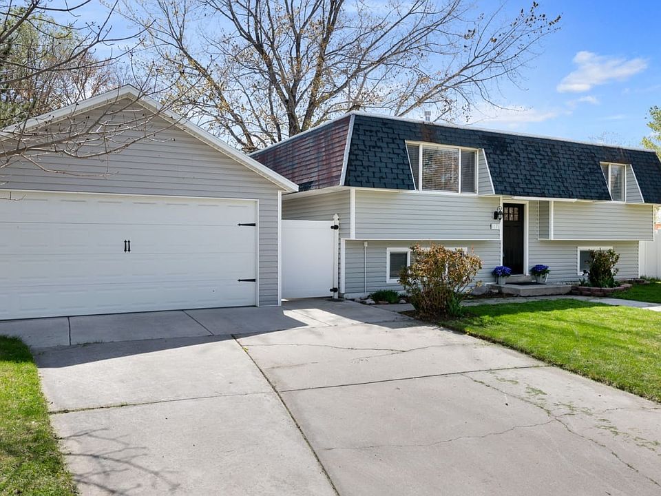 1st image of 1076 E Godatia Ln