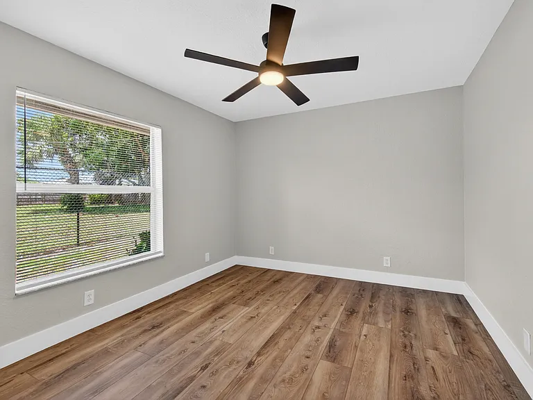 351 NW 8th Ave — Photo 26