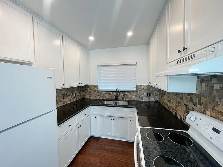1632 Ocean Ave #C — Photo 6