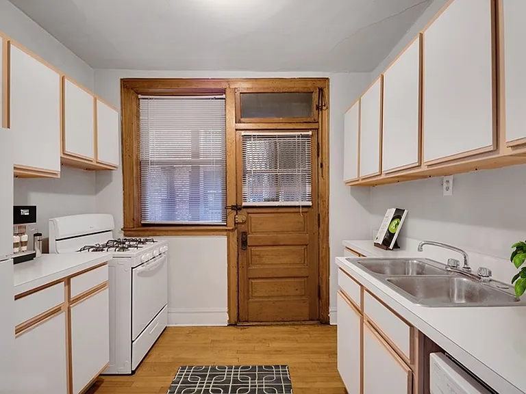 1444-50 W Byron St — Photo 26