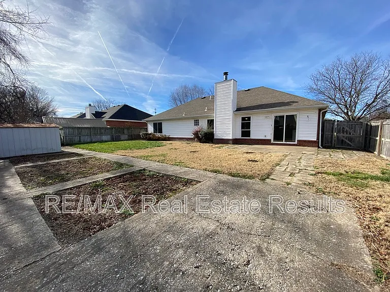 1601 S 24th Pl — Photo 24