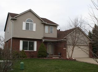 1475 Hidden Crk N, Saline, MI 48176
