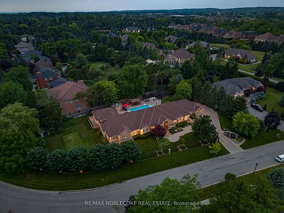 2nd image of 80 Carmichael Cres