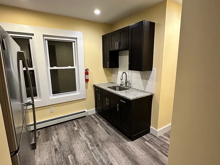 24 Beech St #2 — Photo 2