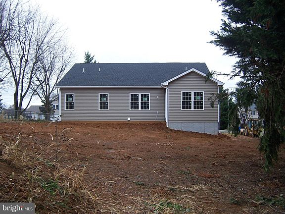 5th image of 224 Isaac Dr