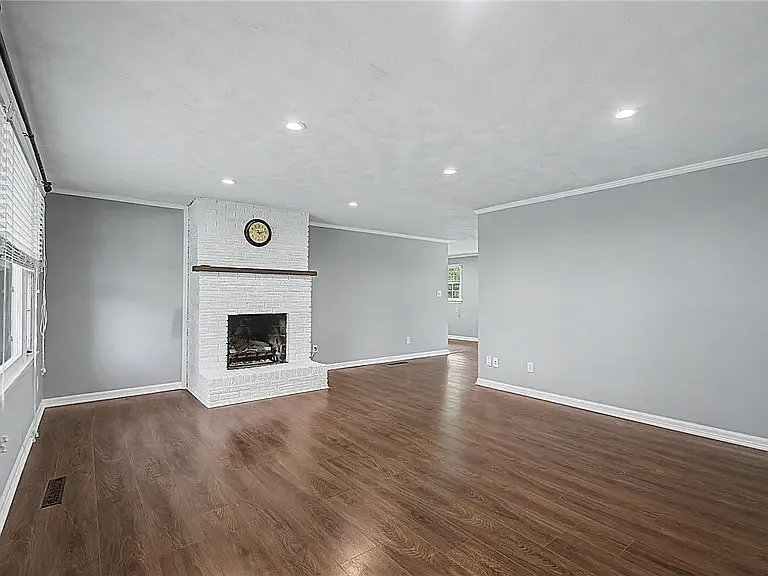 154 Tuxworth Rd — Photo 3