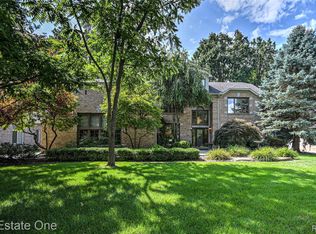 3671 Cedar Shake Dr, Rochester Hills, MI 48309