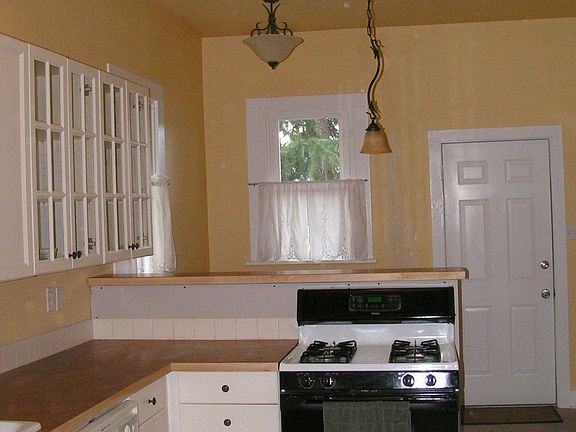 Dining nook behind stove