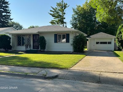 2107 7th Ave N, Grand Forks, ND, 58203