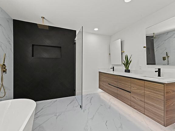 2nd image of 435 Park Avenue