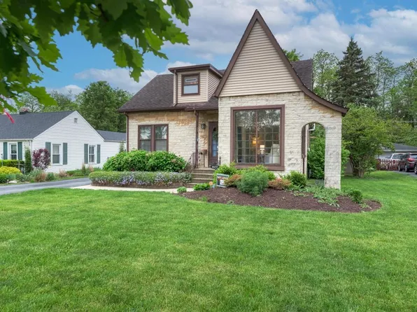 1607 Burlington Ave, Lisle, IL 60532