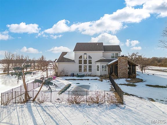 3rd image of 714 Longhi Rd