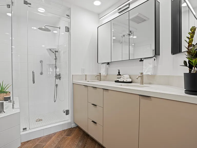 239 S Helix Ave #22 — Photo 11