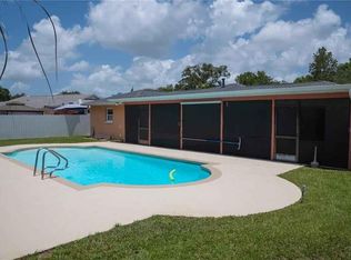 1015 Pinegrove Dr, Brandon, FL 33511