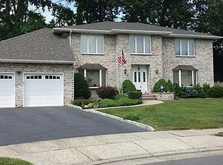 5 Shady Ln, Edison, NJ 08820